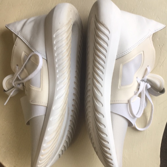 Adidas ladies white Tubular running shoe - Picture 3 of 9